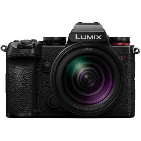 Panasonic LUMIX S5D Black + S 28-200mm f/4-7.1